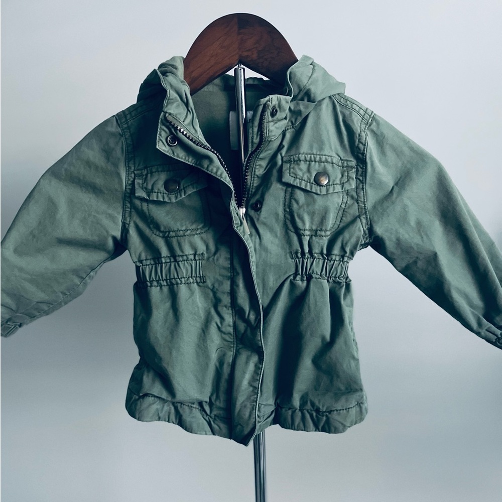Army green jacket 💚perfect for Fall/ Spring weather 🌼